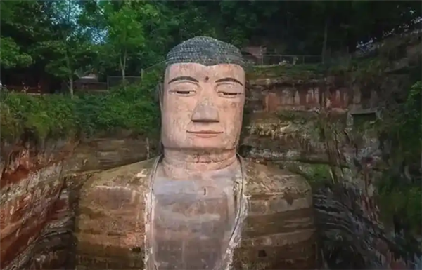 乐山大佛是大禹雕像？官方辟谣：AI生成不实信息