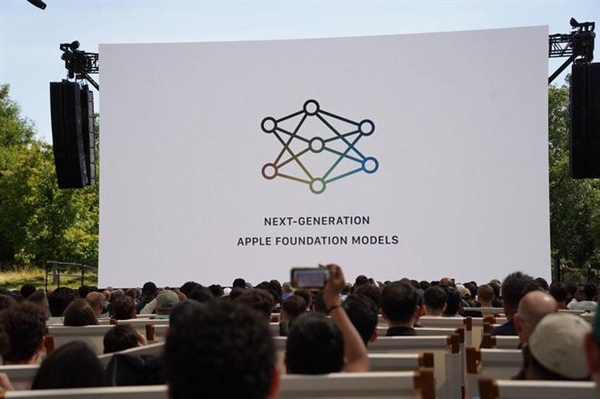 库克最后一场WWDC:AI Siri登场 具体说啥了？